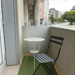 Bleuet - 2 Bedrooms - Air Conditioning, Free Parking & Tram דירה