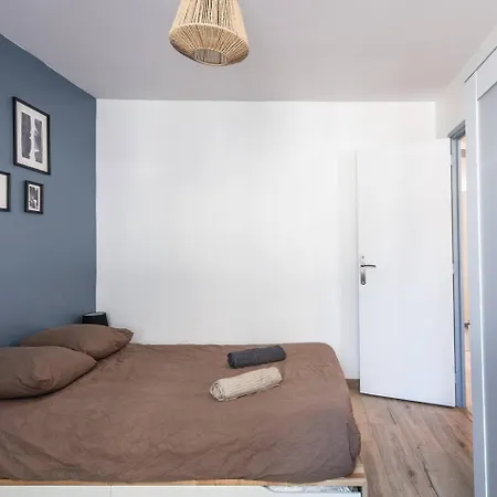 Bleuet - 2 Bedrooms - Air Conditioning, Free Parking & Tram アパート