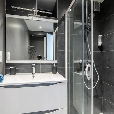 Appartement Bleuet - 2 Bedrooms - Air Conditioning, Free Parking & Tram
